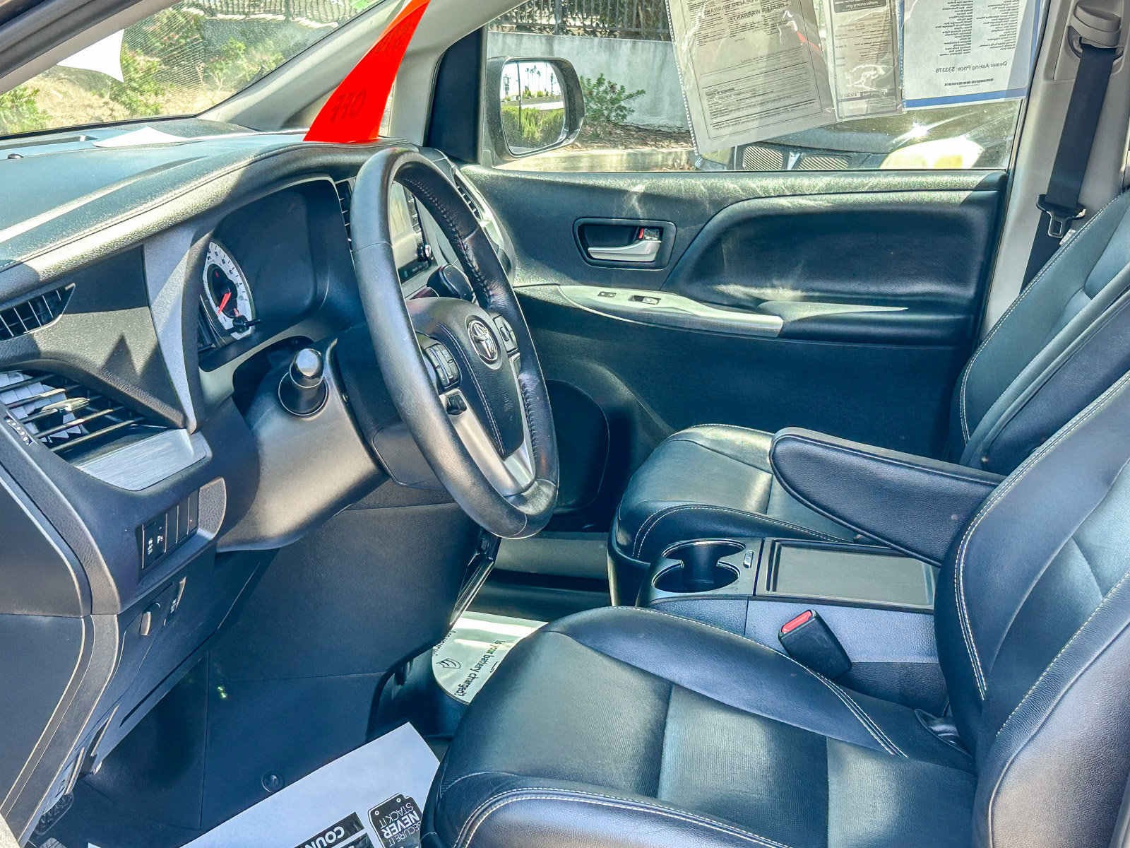 Used 2020 Toyota Sienna SE w/ SE Preferred Package FWD image 16