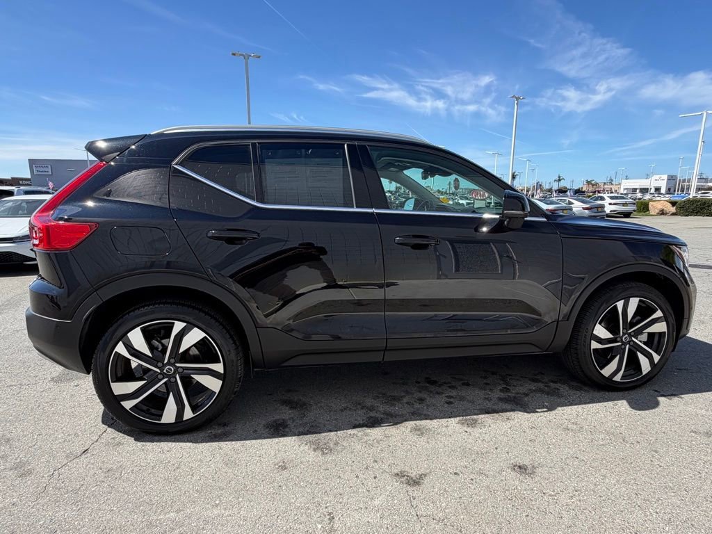 Used 2025 Volvo XC40 B5 Plus image 7