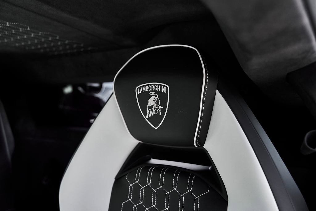 Used 2026 Lamborghini Revuelto AWD/4WD image 47