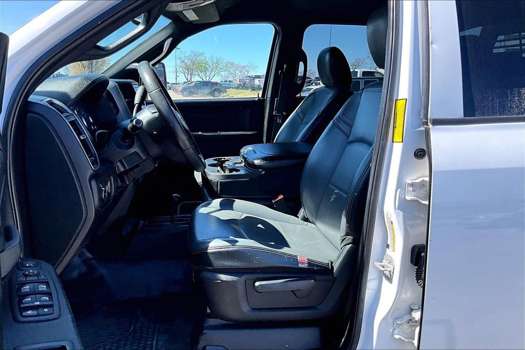 Used 2024 RAM 3500 Tradesman w/ Chrome Appearance Group image 21