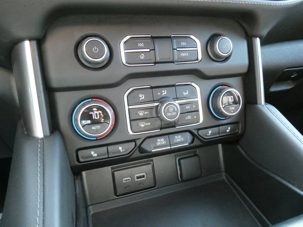 Certified 2023 Chevrolet Suburban Z71 w/ Luxury Package AWD/4WD image 33