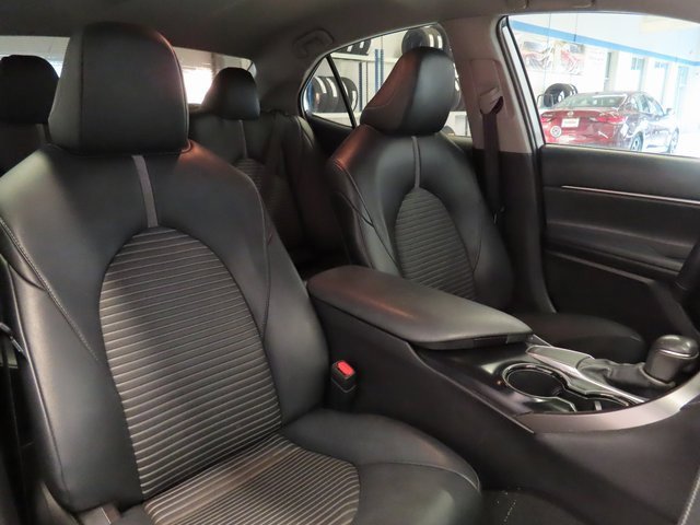 Used 2020 Toyota Camry SE image 6