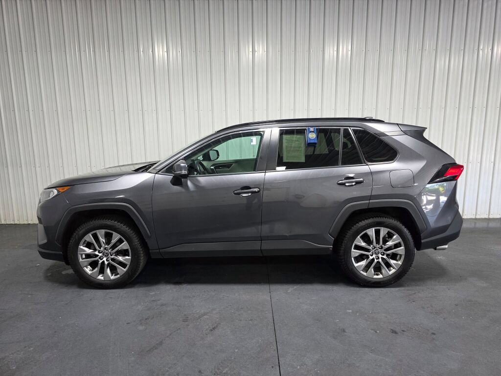 Used 2021 Toyota RAV4 XLE Premium AWD/4WD image 4
