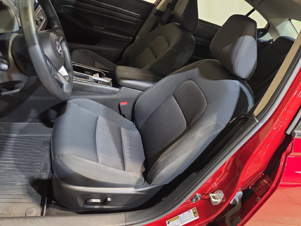Used 2024 Nissan Altima 2.5 SV AWD/4WD image 13