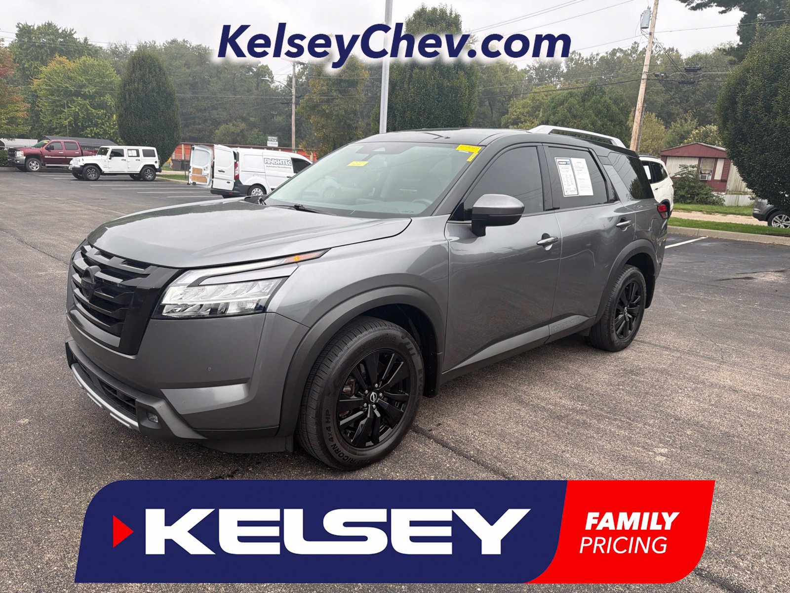 Used 2022 Nissan Pathfinder SL AWD/4WD image 1