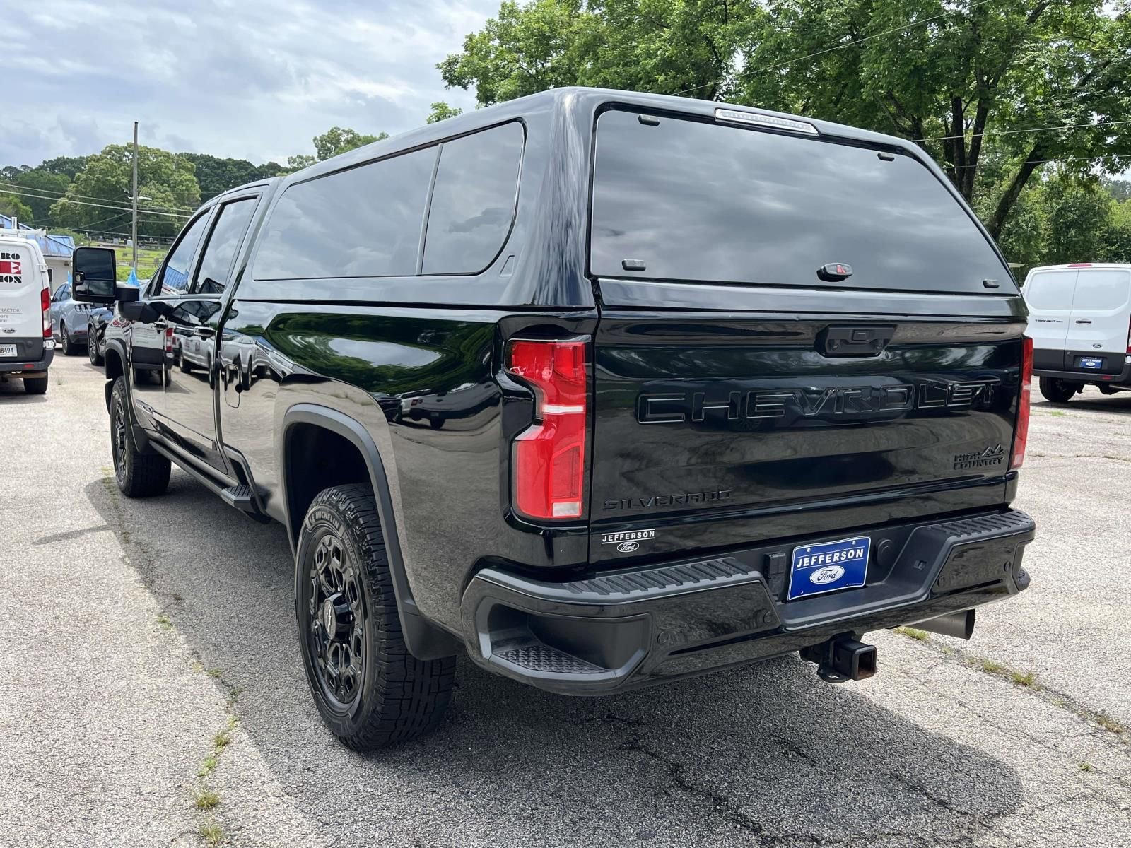 Used 2024 Chevrolet Silverado 3500 High Country w/ Technology Package AWD/4WD image 5