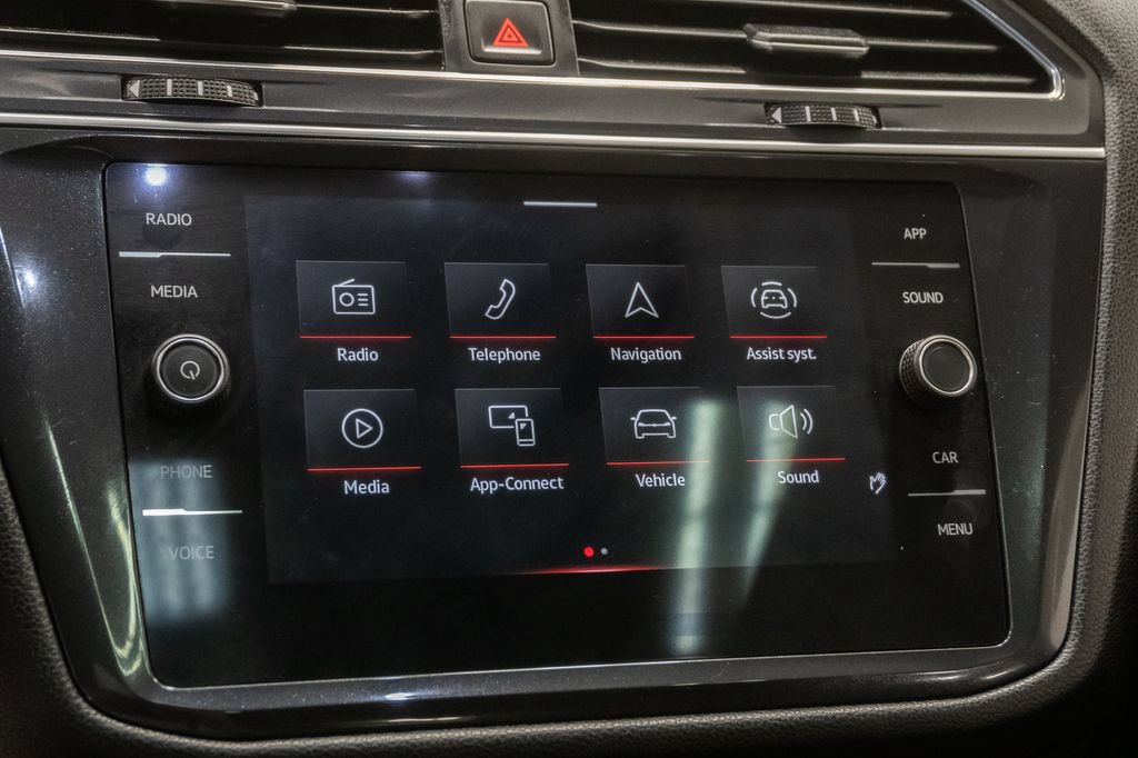 Used 2023 Volkswagen Tiguan SE R-Line AWD/4WD image 18