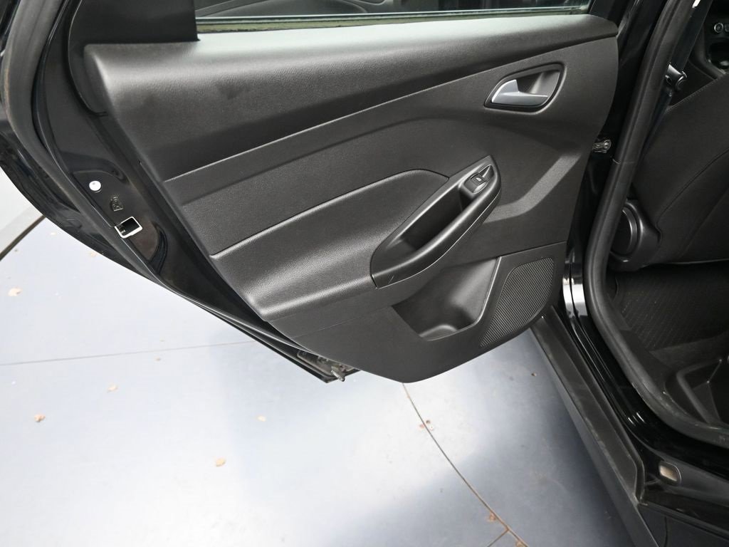 Used 2018 Ford Focus SE image 28