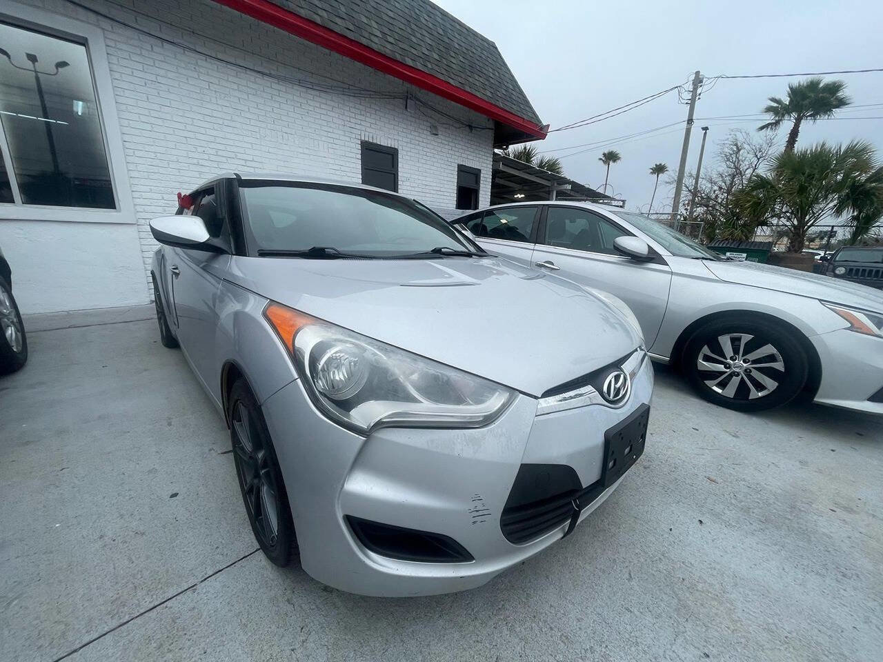 Used 2014 Hyundai Veloster image 4