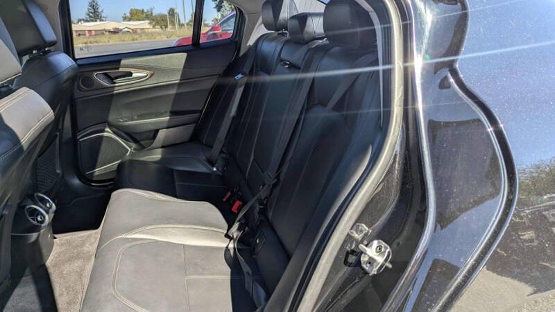 Used 2018 Alfa Romeo Giulia Ti w/ Nero Edizione image 15
