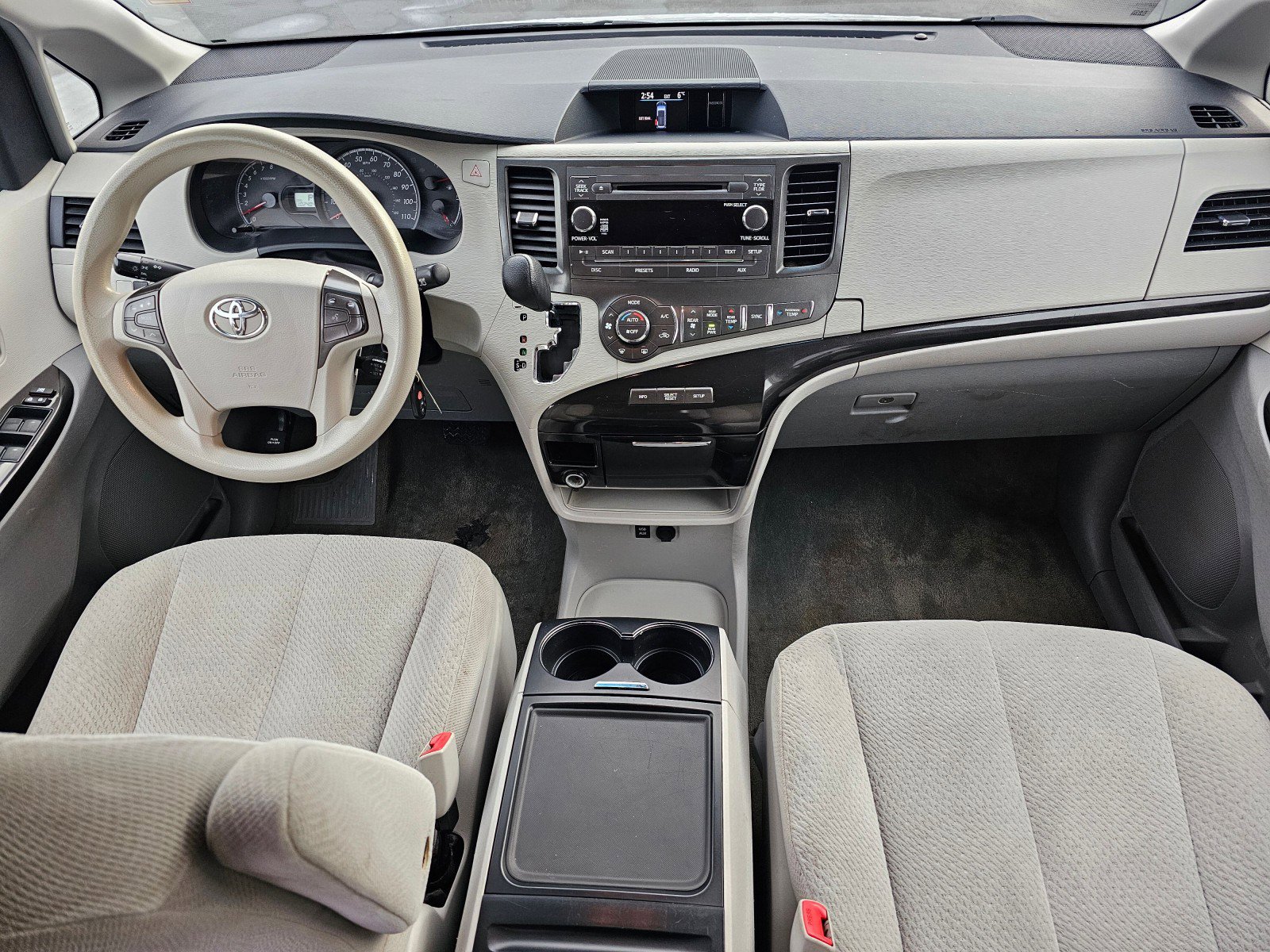 Used 2014 Toyota Sienna LE image 30