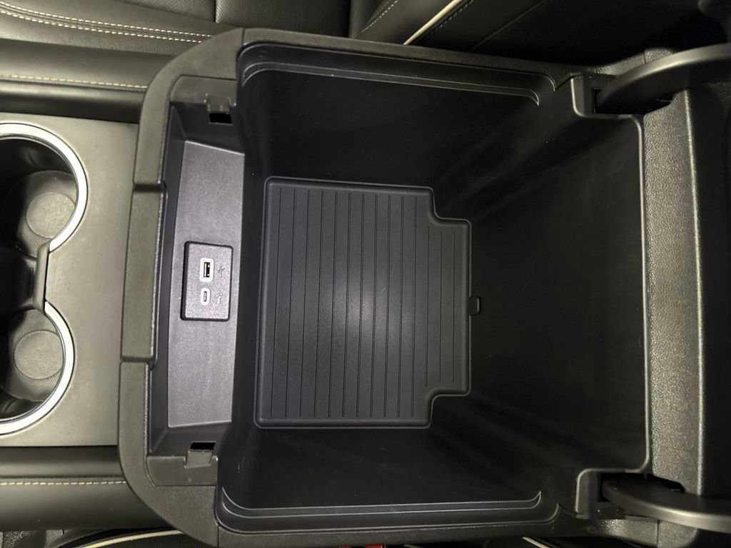 Used 2024 GMC Yukon SLT w/ SLT Luxury Package image 69