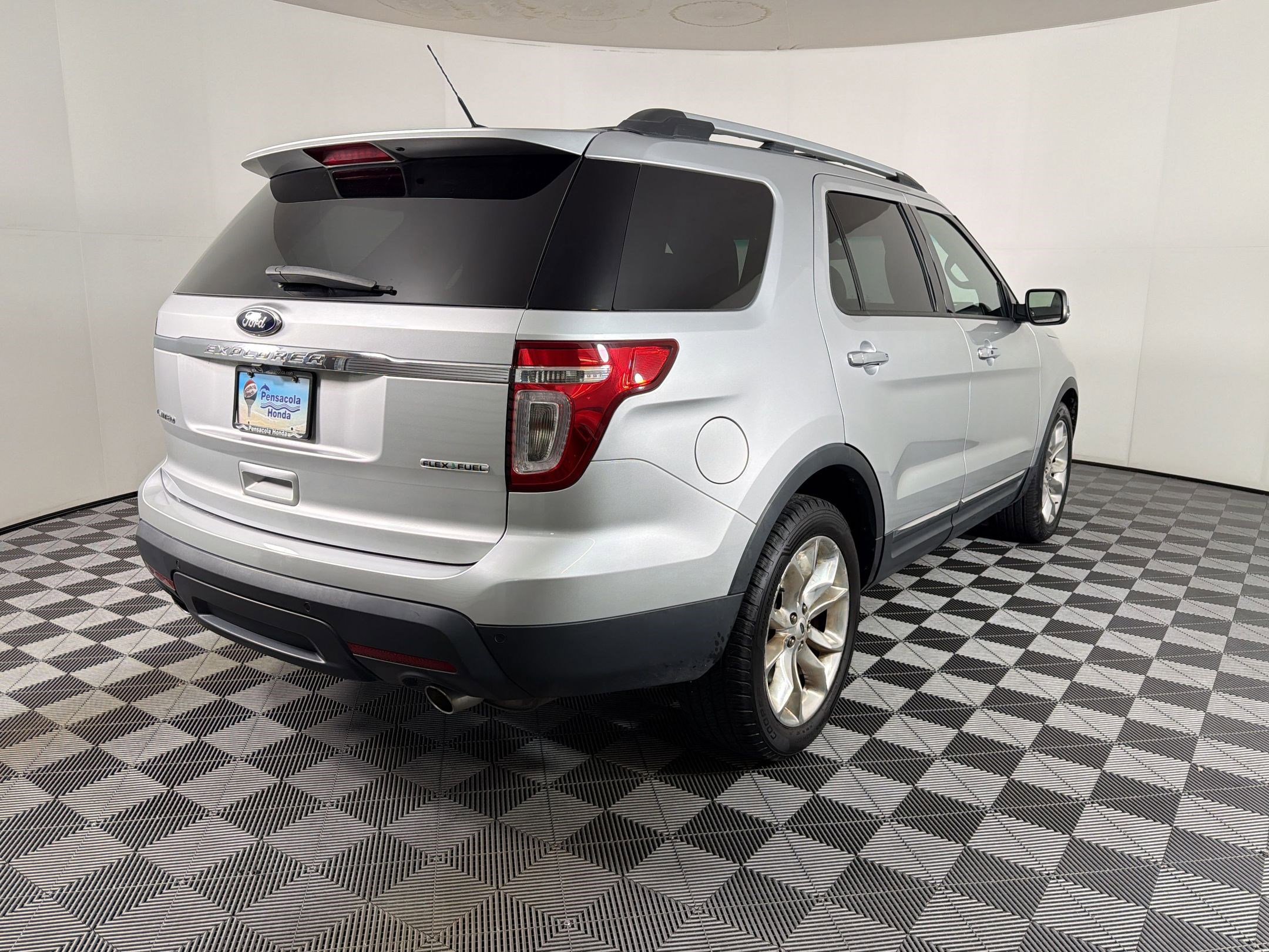 Used 2013 Ford Explorer Limited FWD image 9