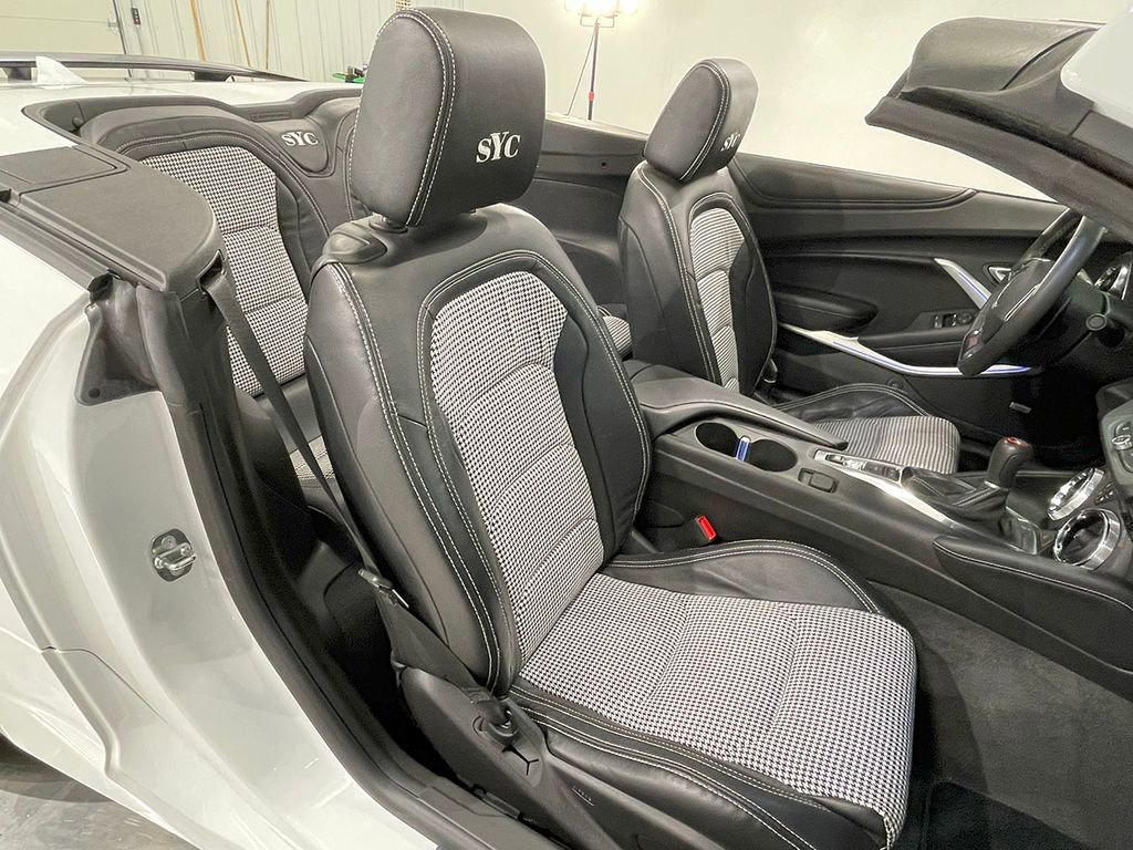 Used 2018 Chevrolet Camaro SS RWD image 61