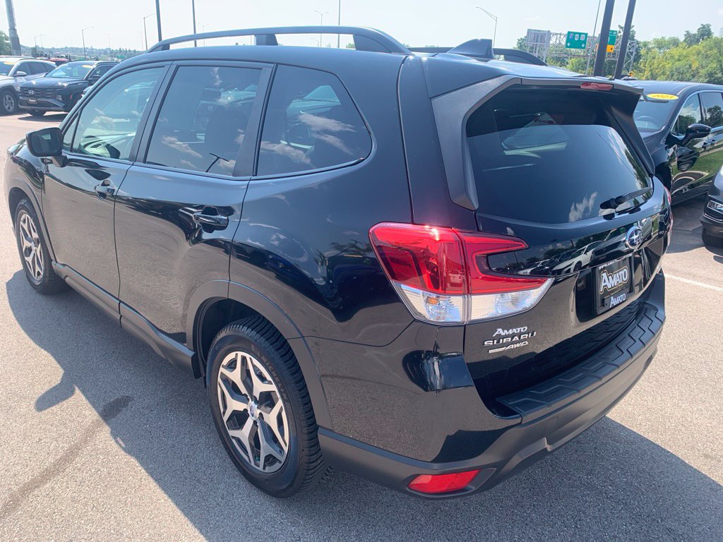 Used 2020 Subaru Forester Premium AWD/4WD image 3