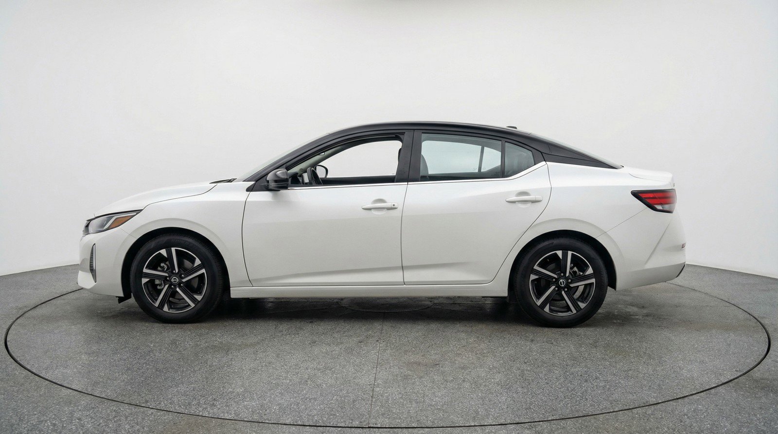 Used 2025 Nissan Sentra SV image 5