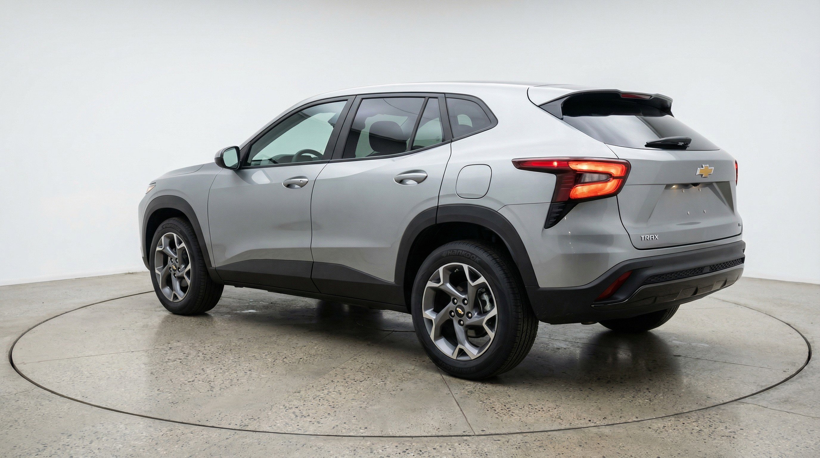 Used 2025 Chevrolet Trax LT FWD image 6