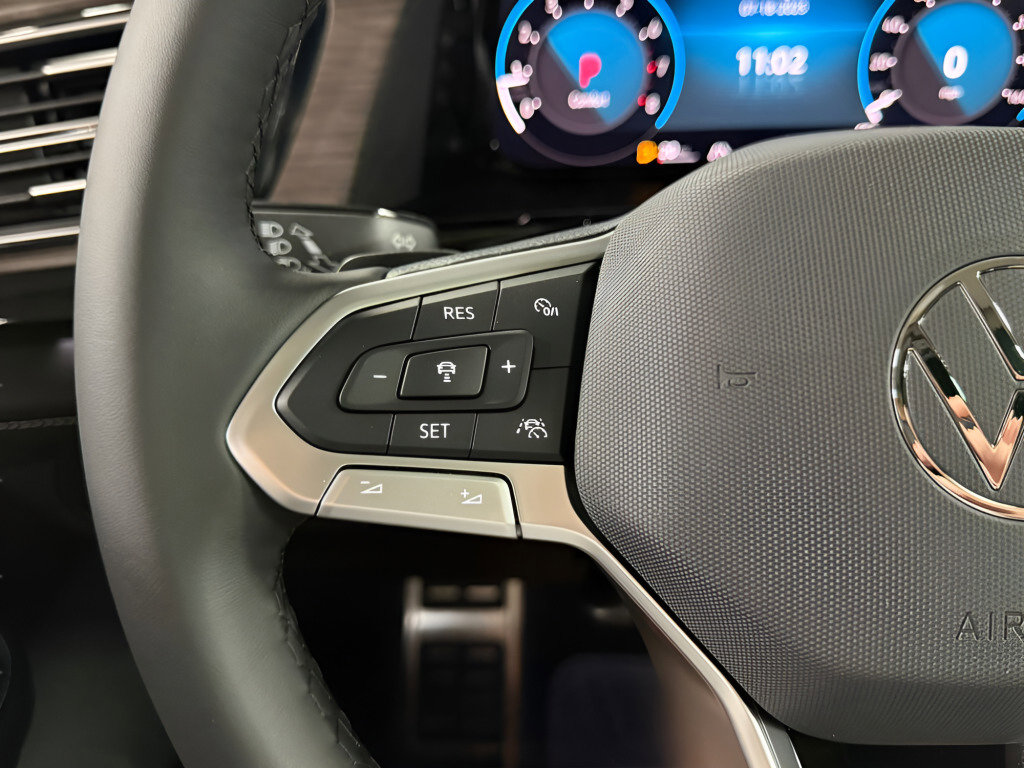 Used 2025 Volkswagen Atlas SEL Premium R-Line image 13