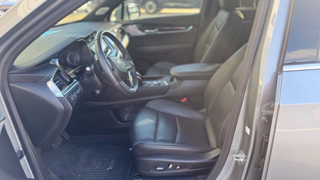 Used 2025 Cadillac XT6 Premium Luxury w/ Technology Package AWD/4WD image 7