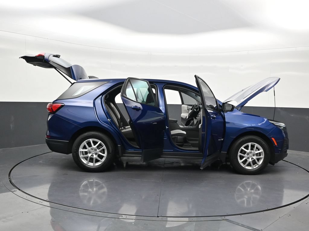 Used 2023 Chevrolet Equinox LS FWD image 32