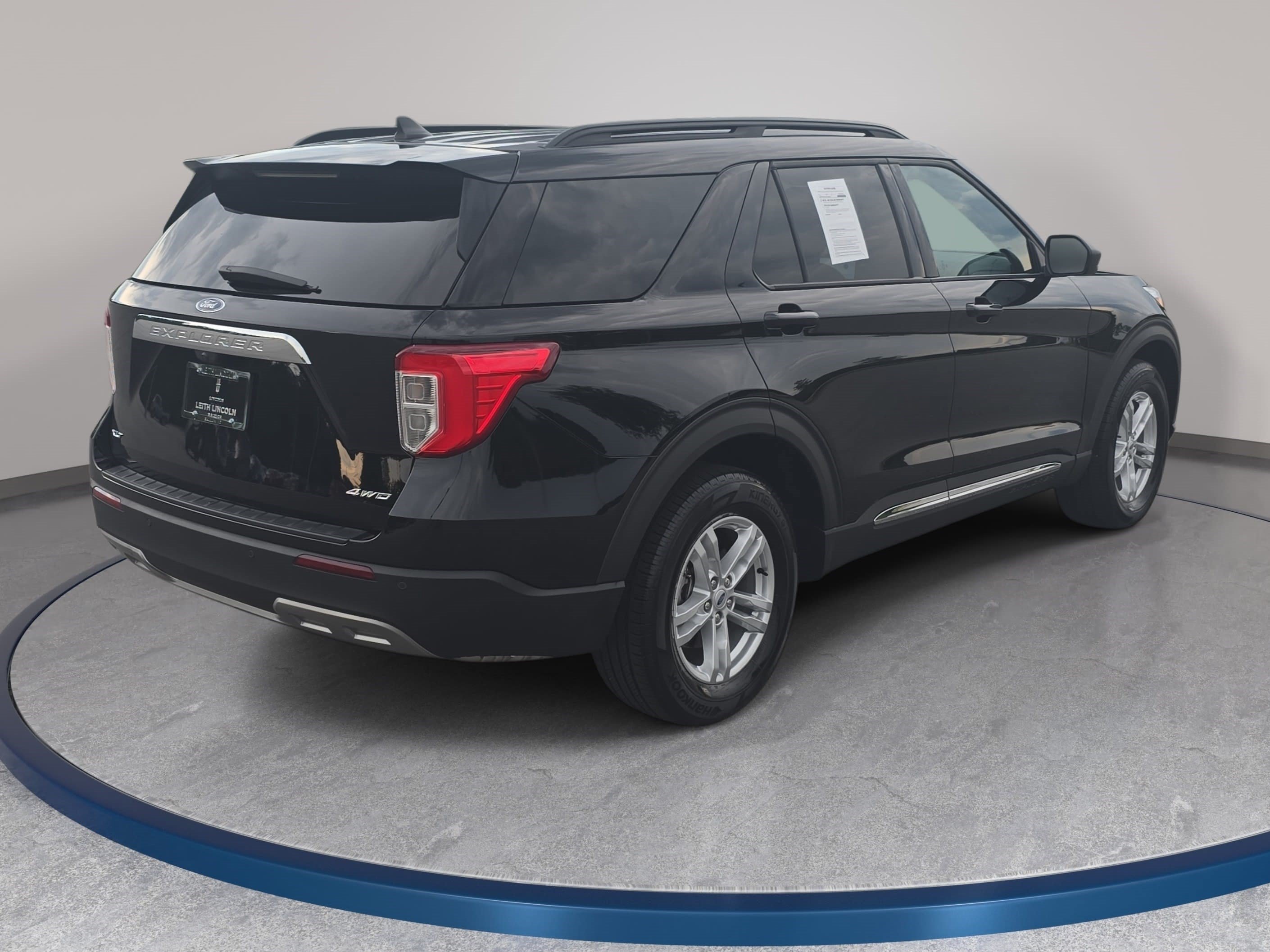 Used 2023 Ford Explorer XLT w/ Equipment Group 202A AWD/4WD image 5