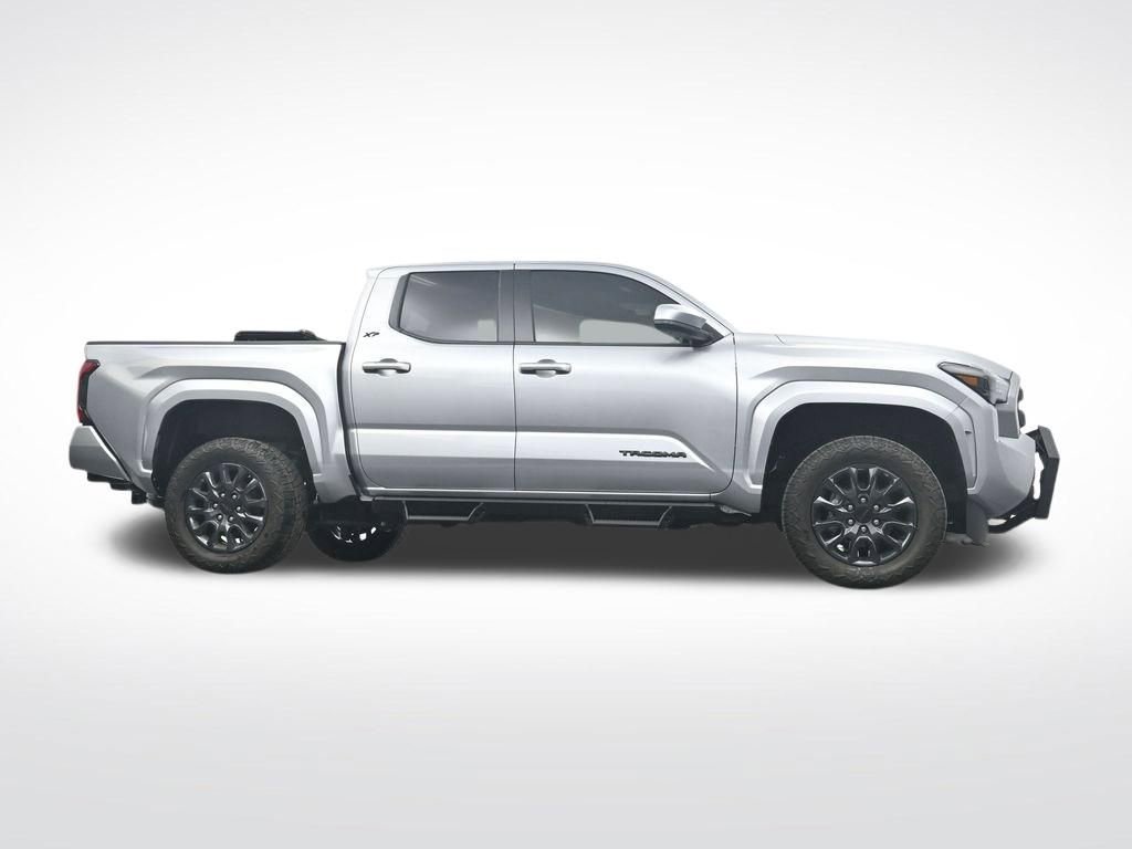 Used 2025 Toyota Tacoma SR5 AWD/4WD image 32