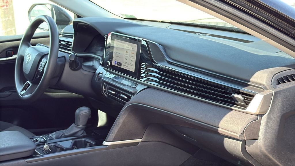 Used 2025 Toyota Camry LE image 30
