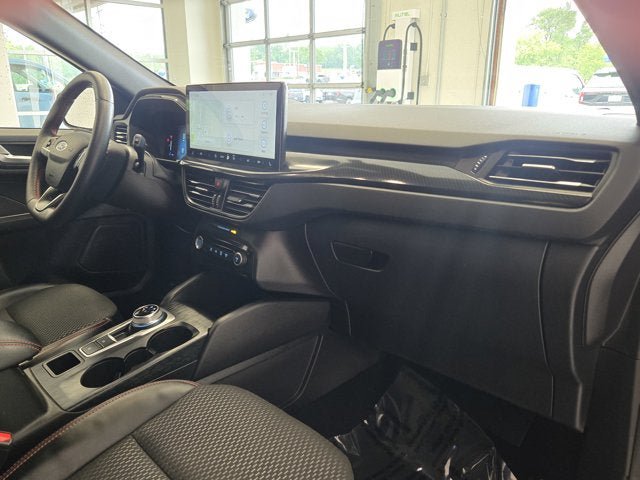 Used 2024 Ford Escape ST-Line w/ Tech Pack #1 AWD/4WD image 4