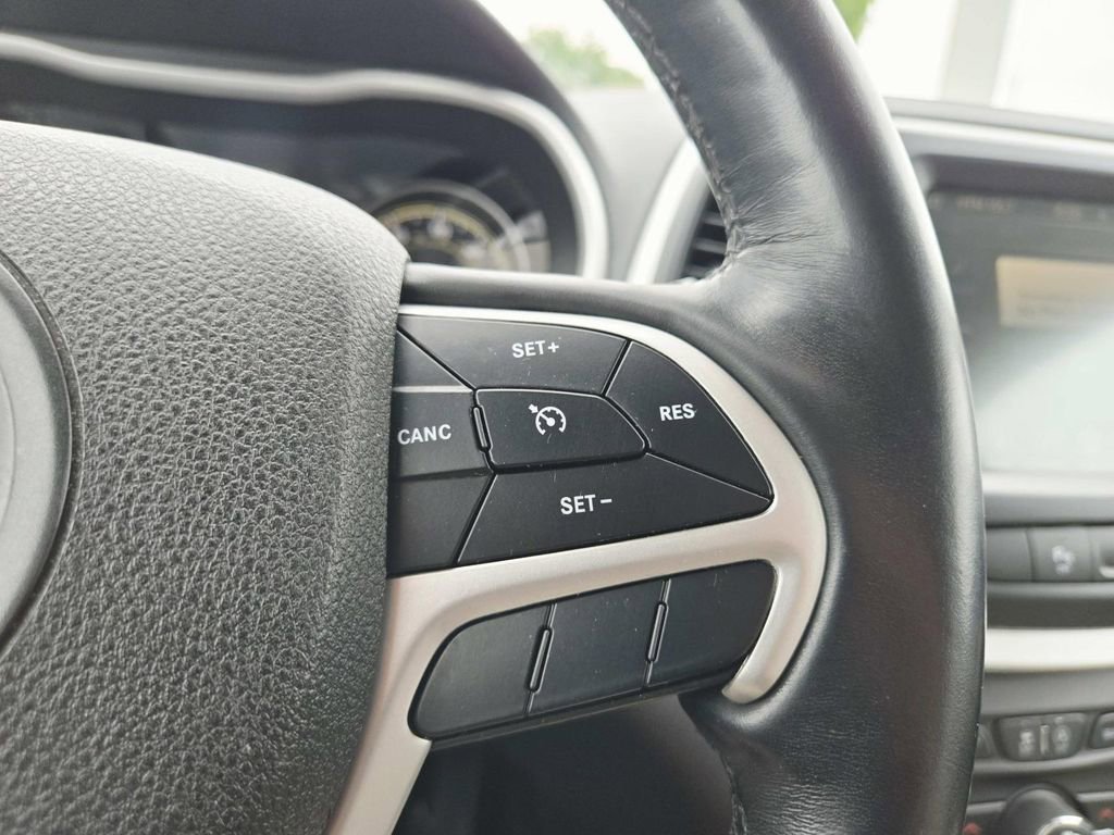 Used 2018 Jeep Cherokee Limited w/ Trailer Tow Group AWD/4WD image 21