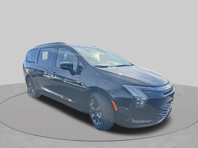 Used 2027 Chrysler Pacifica Limited FWD image 3