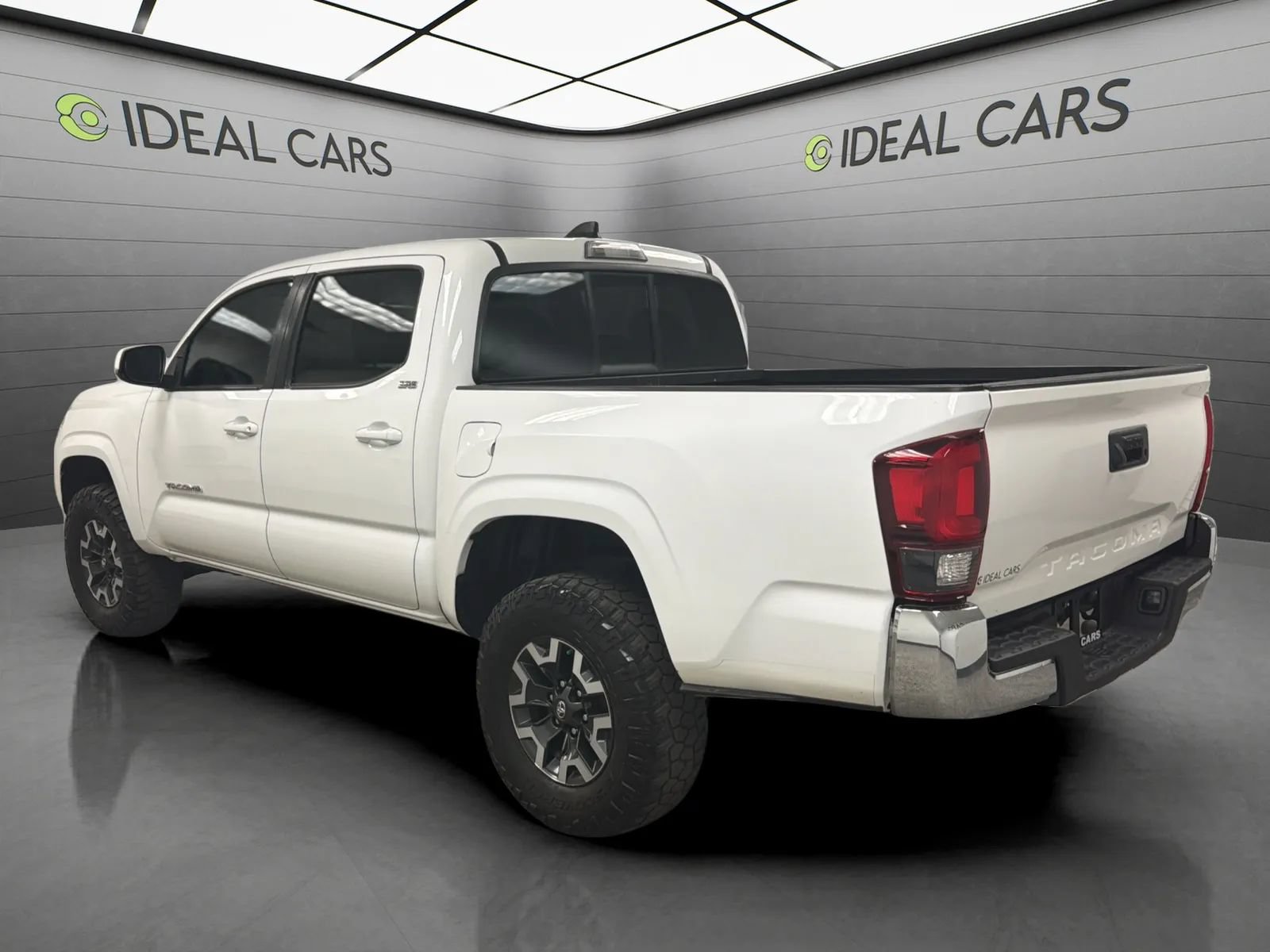 Used 2020 Toyota Tacoma SR5 RWD image 3