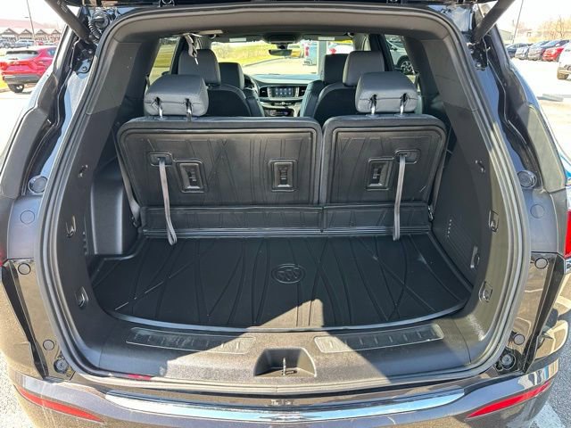 Used 2024 Buick Enclave Essence w/ Technology Package image 18