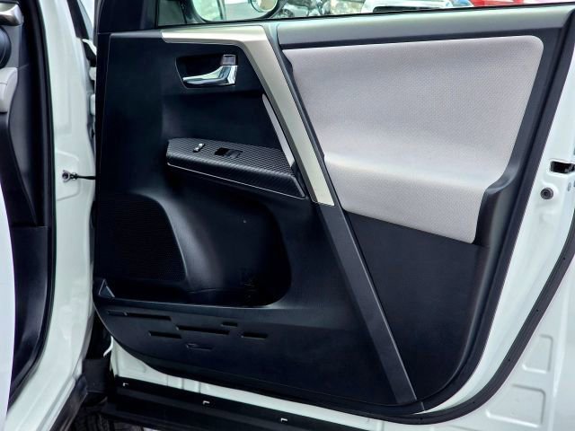 Used 2015 Toyota RAV4 XLE AWD/4WD image 30