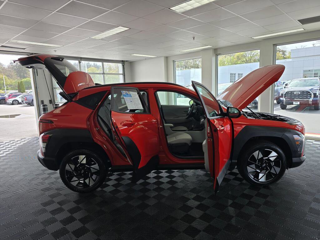 Used 2025 Hyundai Kona SEL AWD/4WD image 17