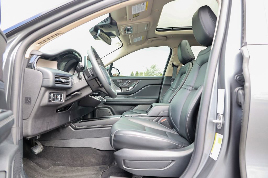 Used 2025 Lincoln Corsair Grand Touring w/ Jet Appearance Package image 32