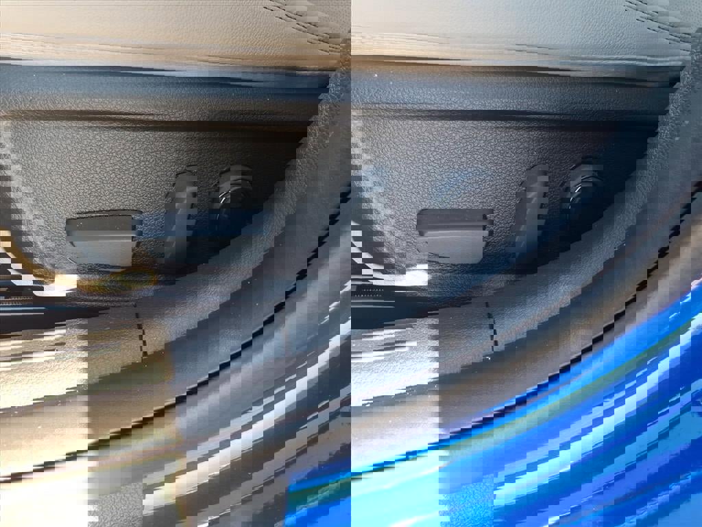 Used 2022 Genesis G70 2.0T image 13