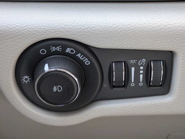 Used 2023 Chrysler Pacifica Touring-L FWD image 25