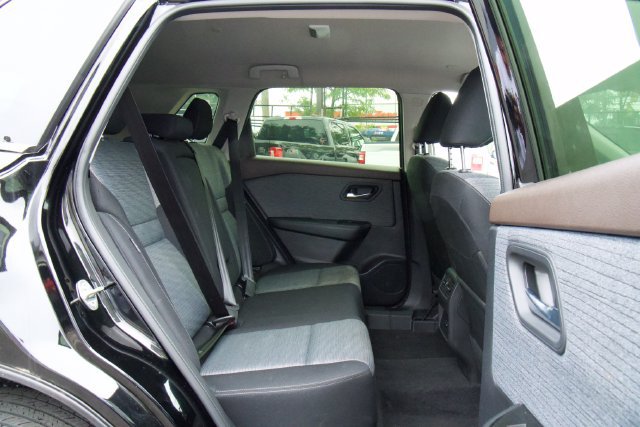 Used 2023 Nissan Rogue SV AWD/4WD image 32