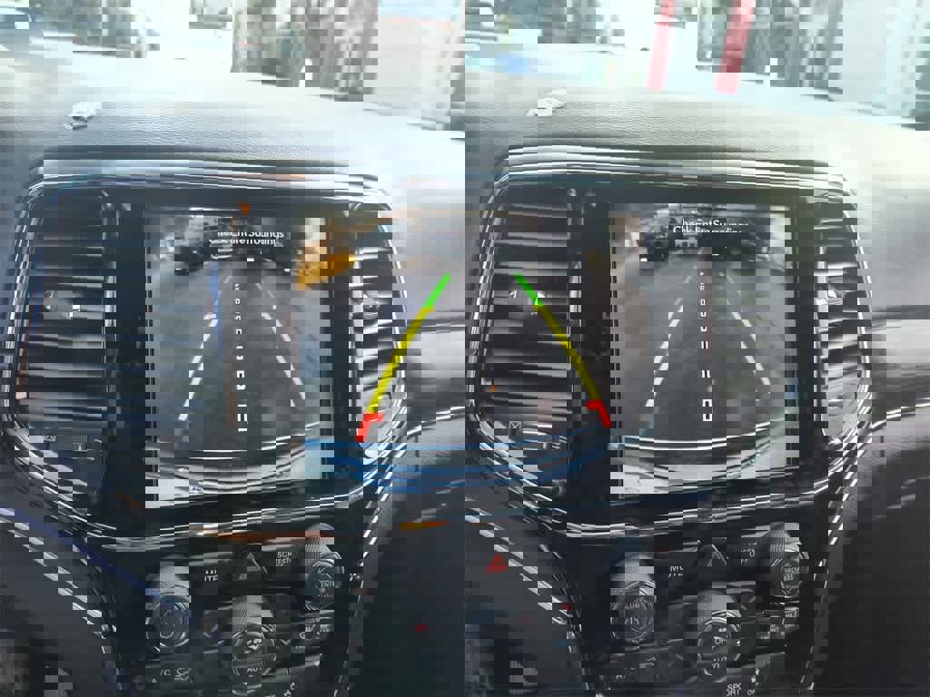 Used 2020 Jeep Grand Cherokee Limited w/ Luxury Group II image 17