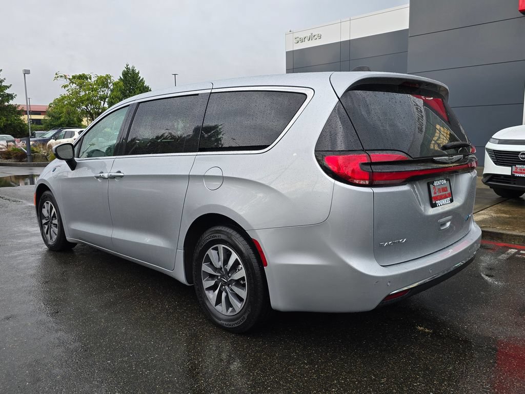 Used 2023 Chrysler Pacifica Touring-L FWD image 9
