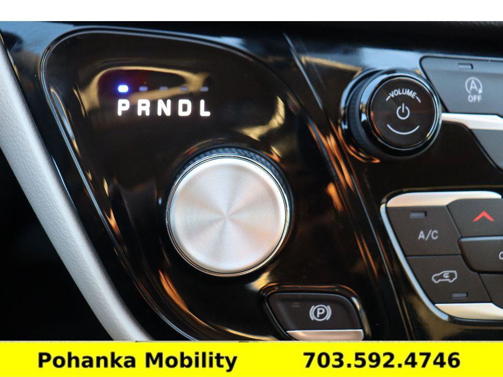 Used 2024 Chrysler Voyager LX image 19