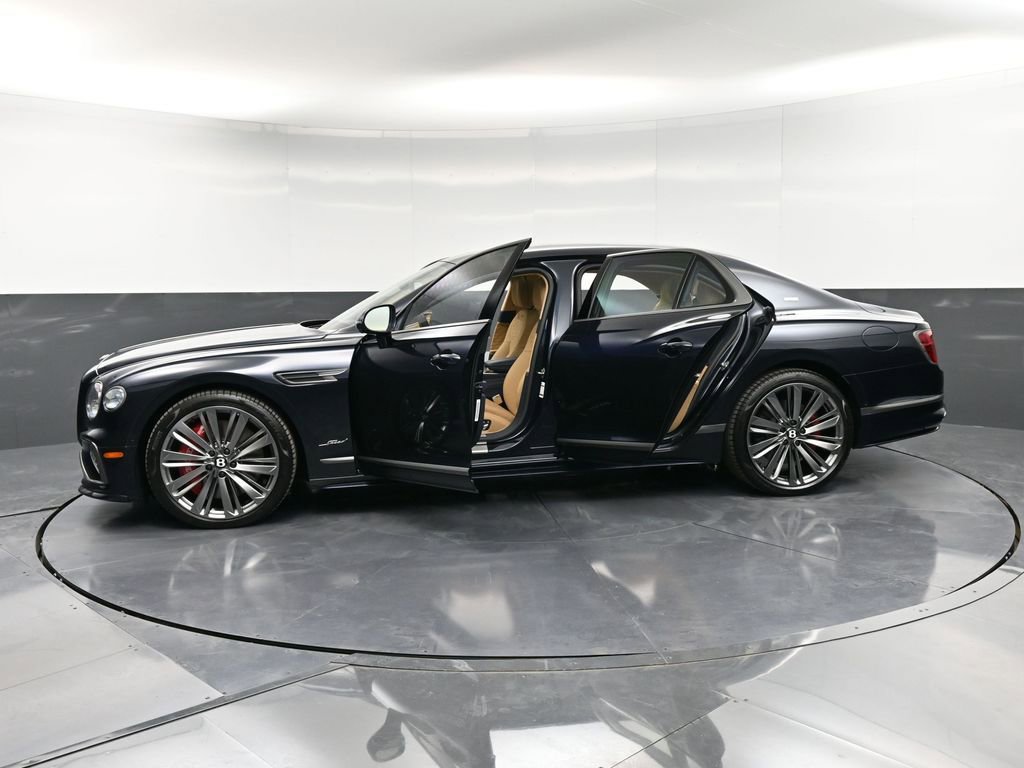 Used 2025 Bentley Flying Spur Plug-In Hybrid image 41