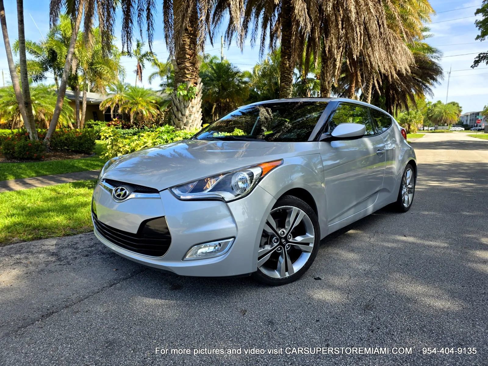 Used 2017 Hyundai Veloster Value Edition FWD image 3
