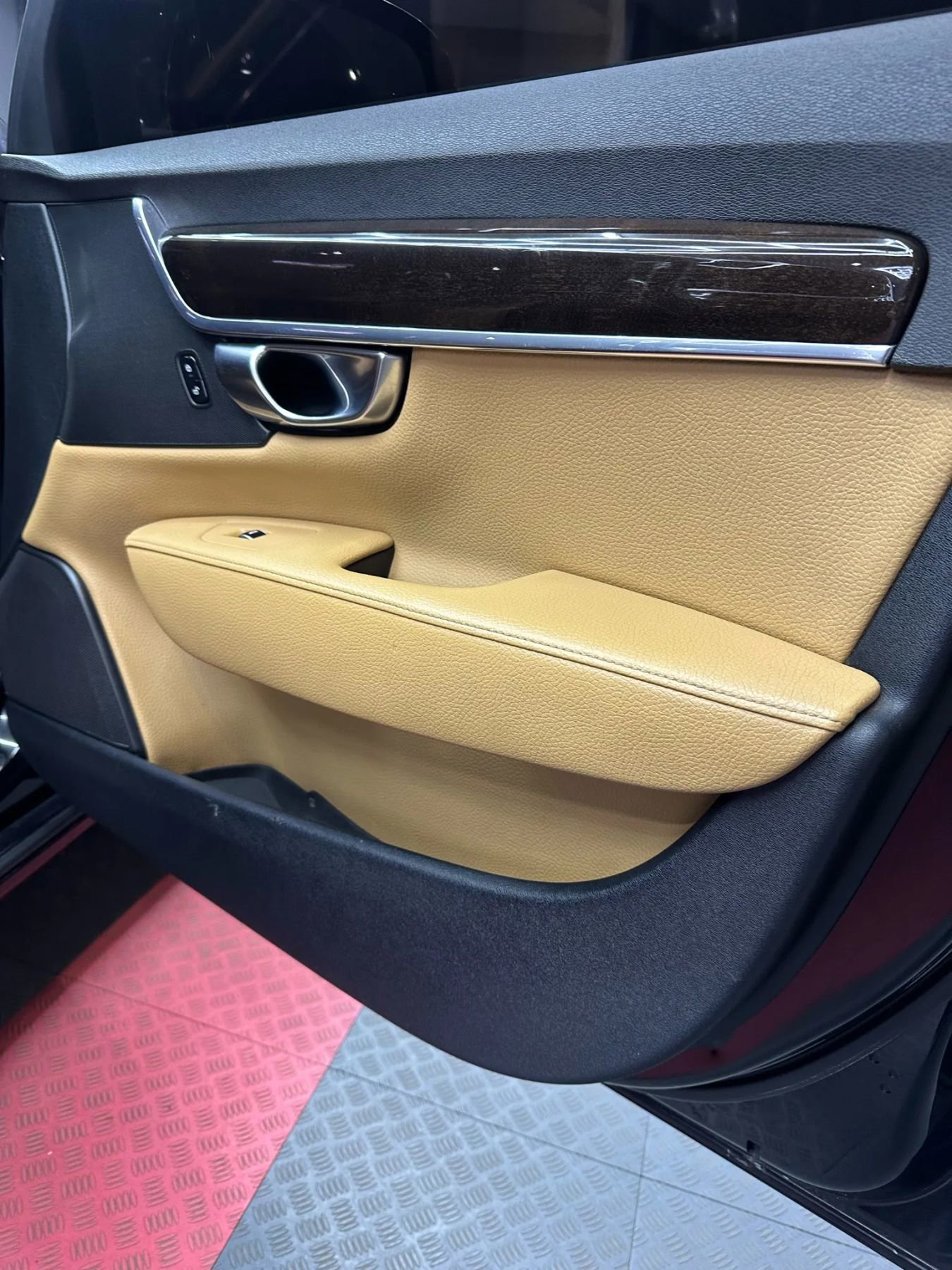 Used 2018 Volvo S90 T5 Momentum w/ Convenience Package image 39