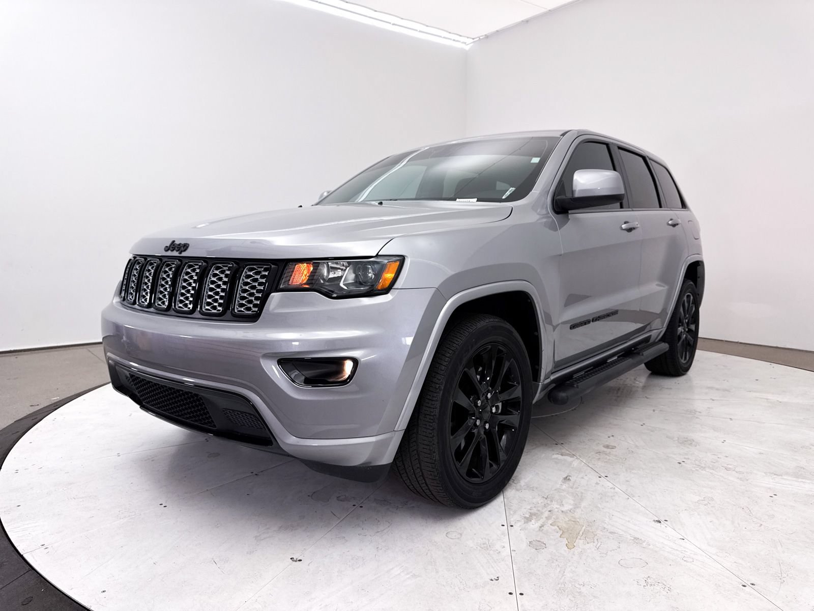 Used 2021 Jeep Grand Cherokee Laredo X AWD/4WD image 14