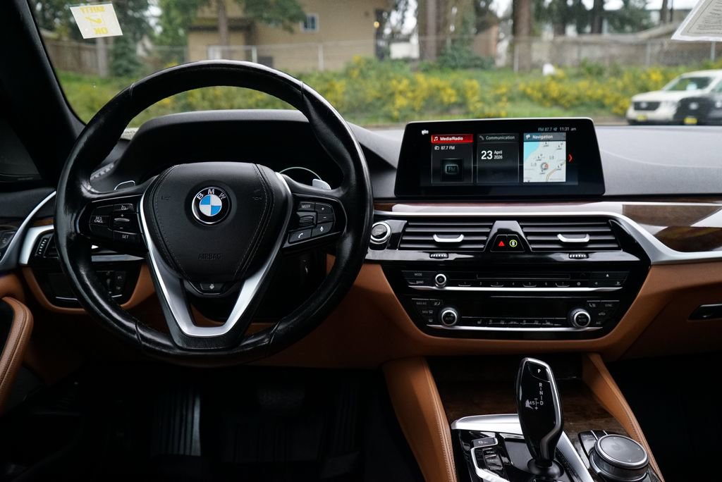 Used 2019 BMW 530e w/ Executive Package RWD image 10