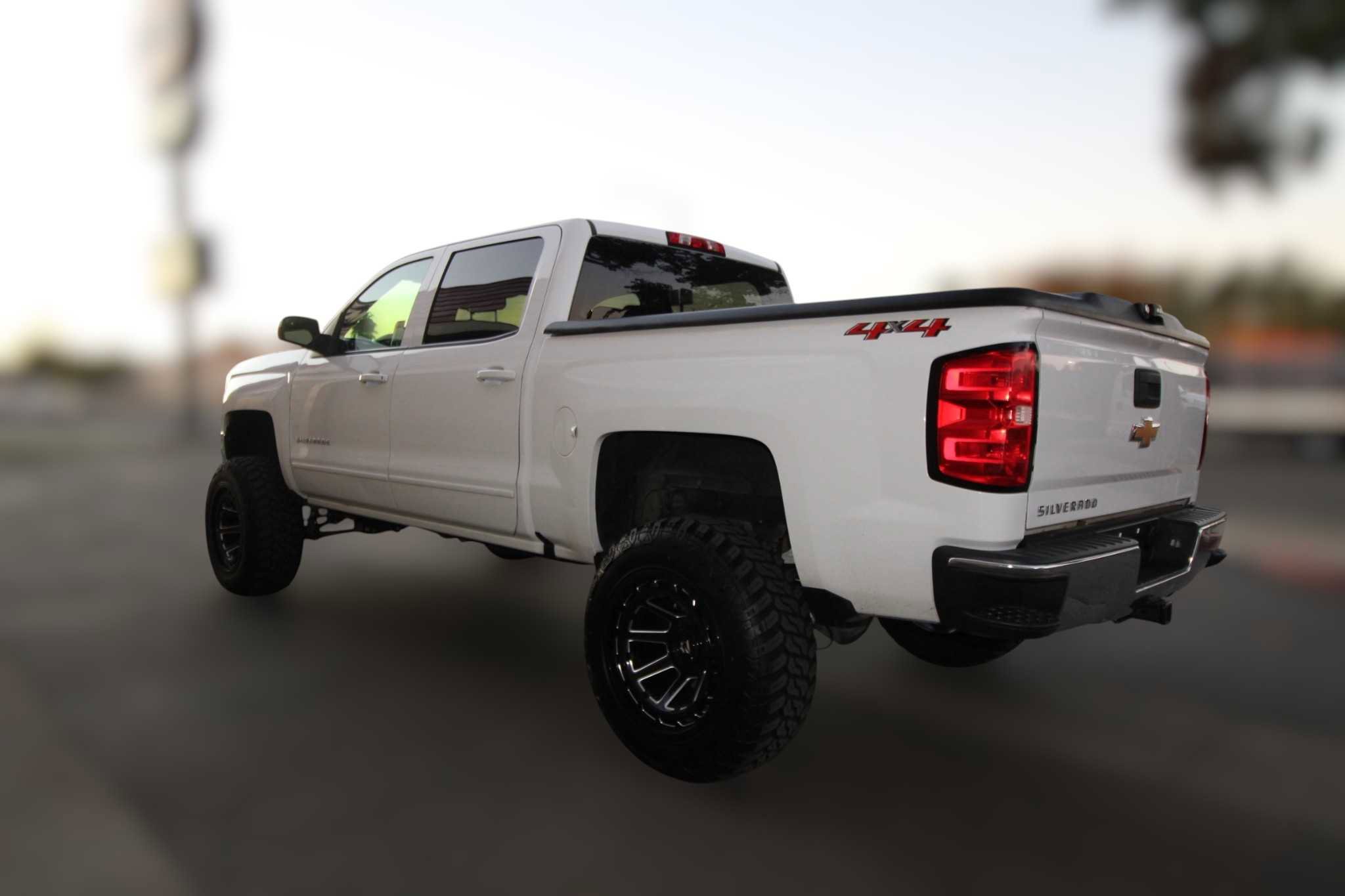Used 2018 Chevrolet Silverado 1500 LT w/ All Star Edition image 7