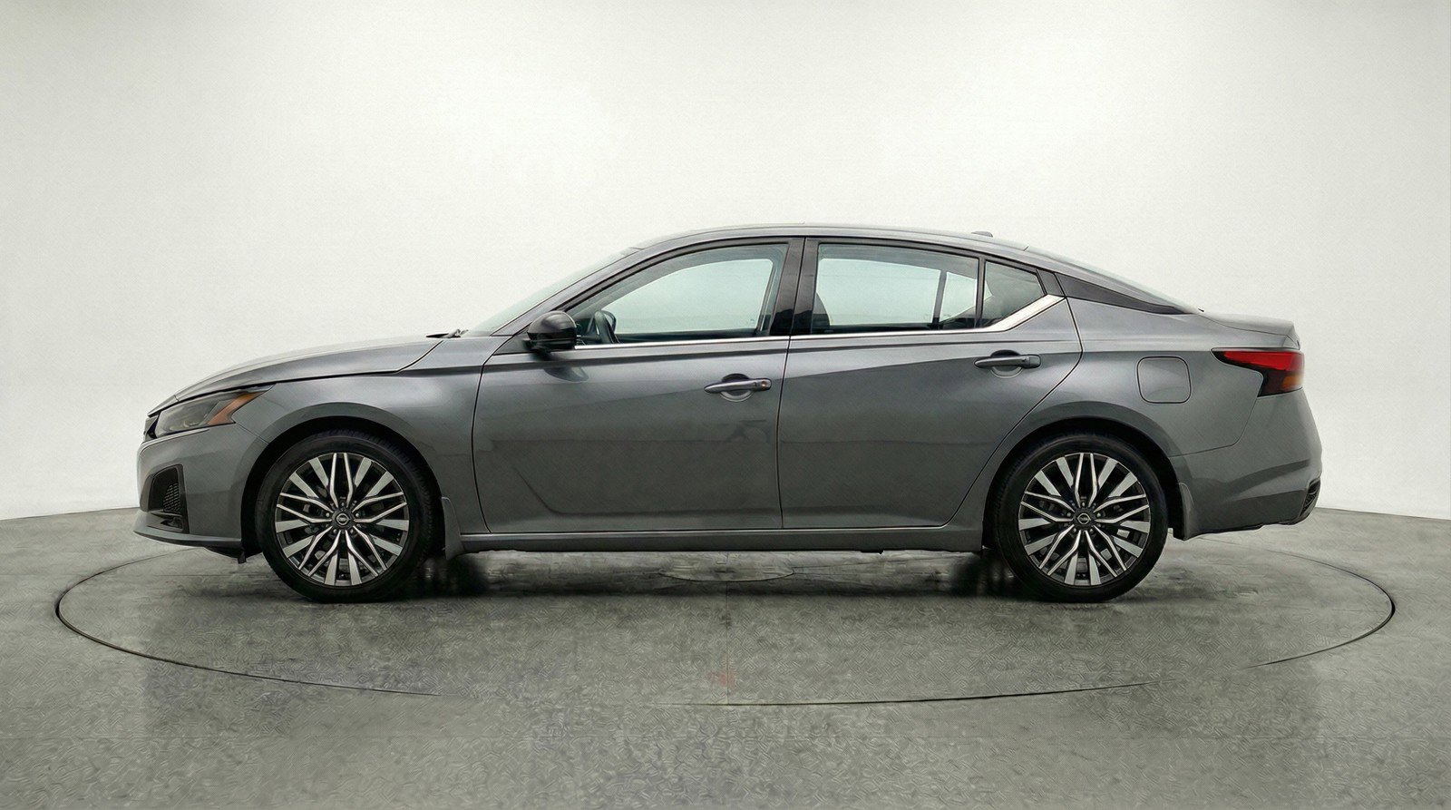 Used 2025 Nissan Altima 2.5 SV image 5