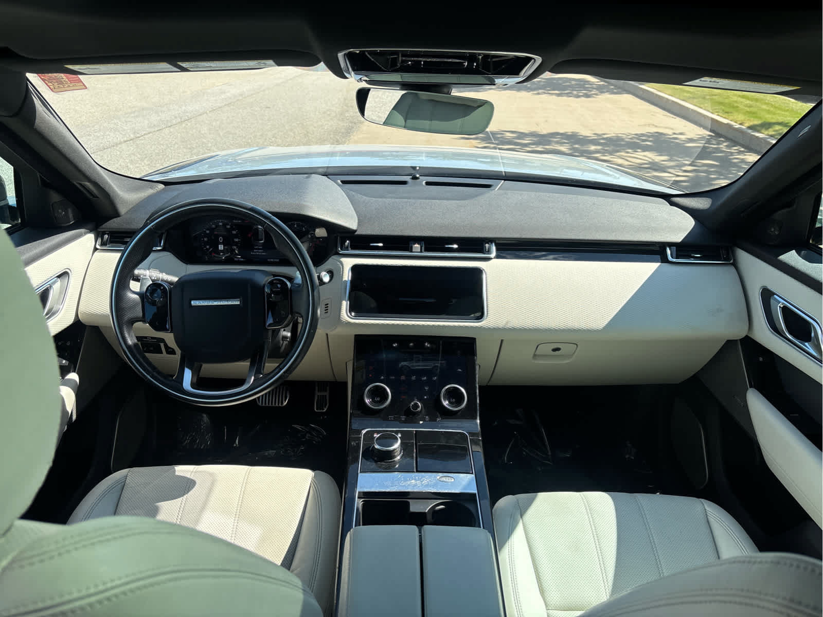 Used 2018 Land Rover Range Rover Velar R-Dynamic SE AWD/4WD image 20