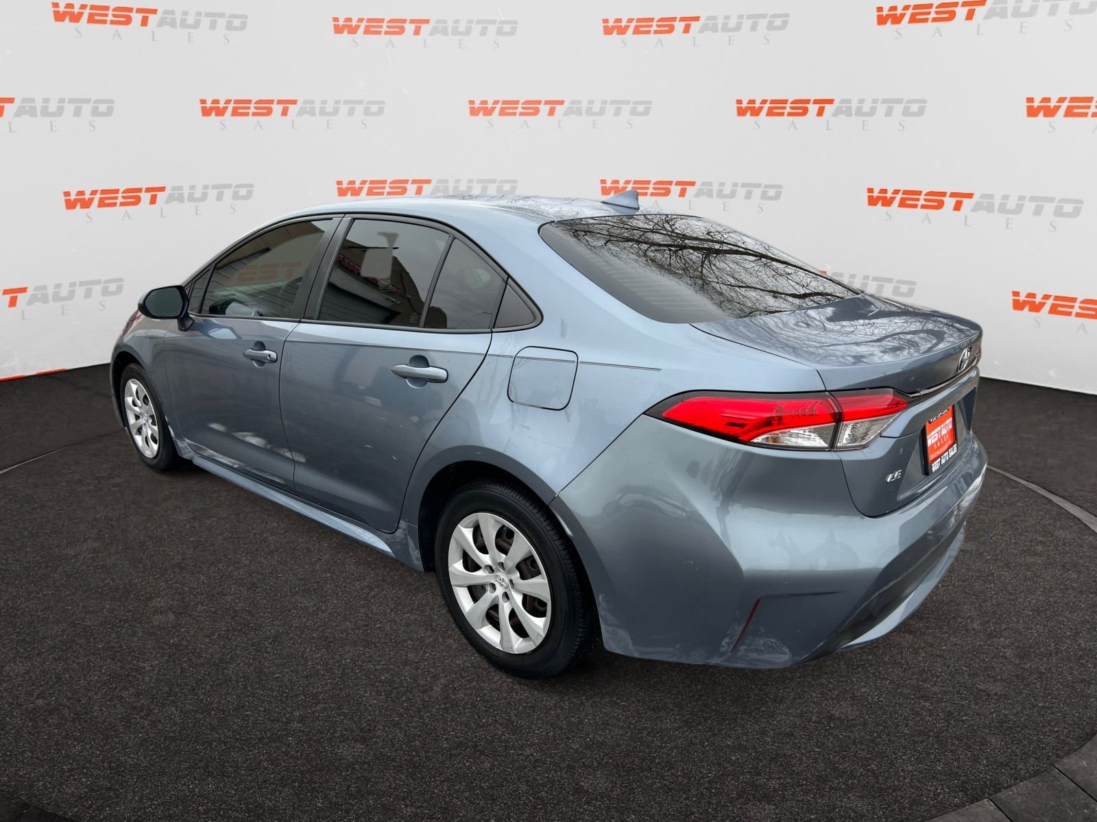 Used 2020 Toyota Corolla LE image 3